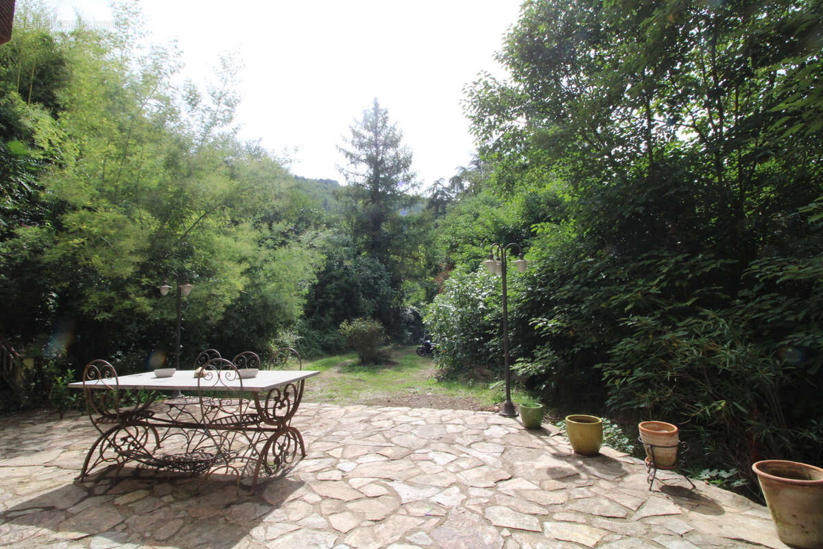 Maison de caractere d'un volume 333 m2  + dependance 86 m2. - photo 27