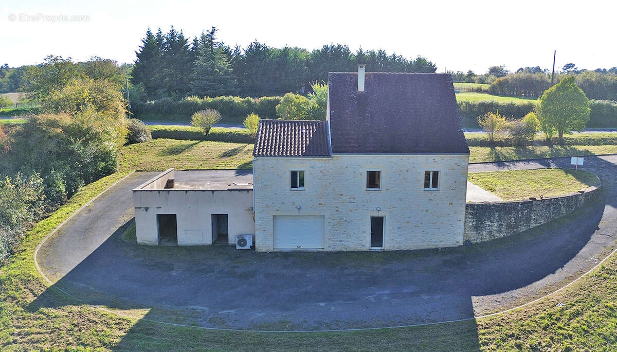 Maison à SAINT-GENIES