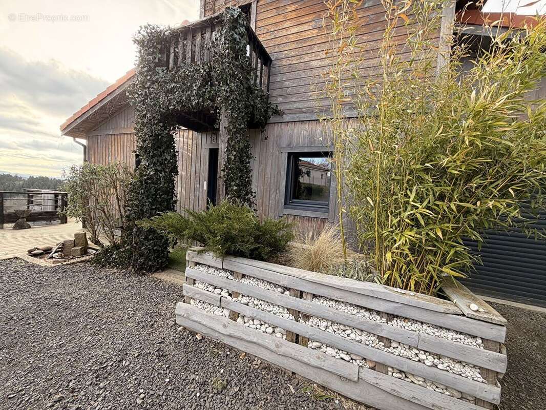 Maison à RUYNES-EN-MARGERIDE
