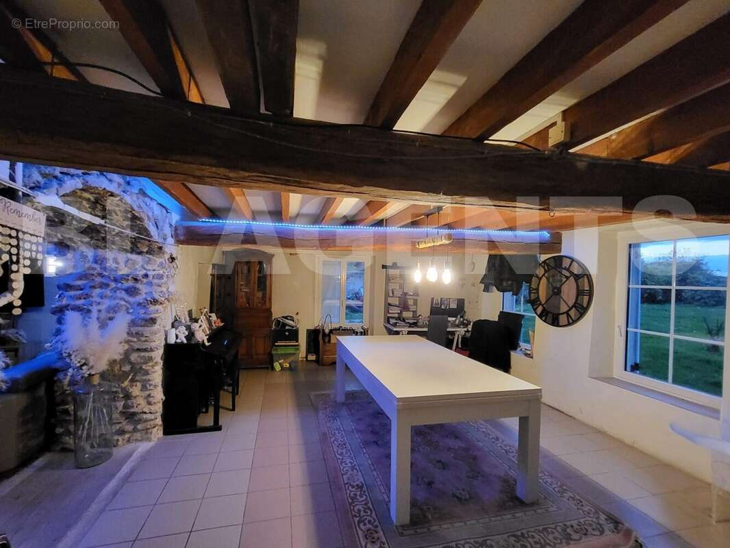 7 - Maison à SAINT-DENIS-LES-REBAIS