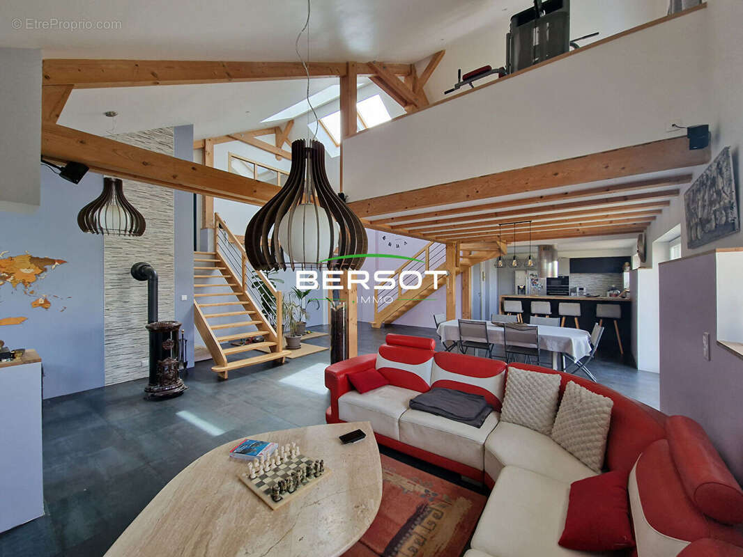 Maison à VERCEL-VILLEDIEU-LE-CAMP