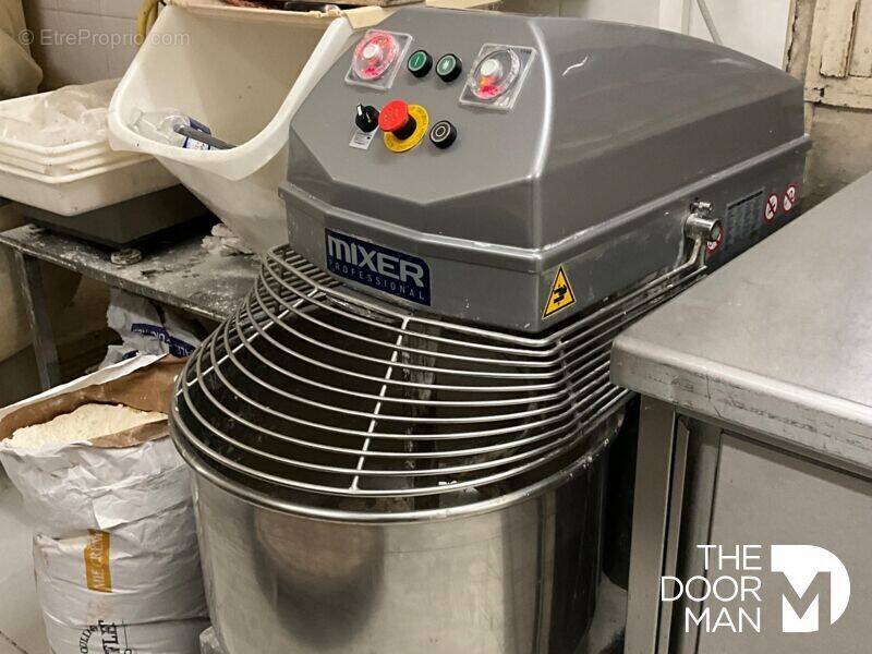 Commerce à LA LONDE-LES-MAURES