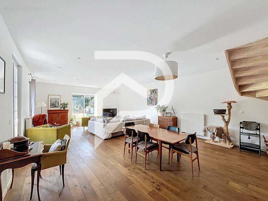 Maison à COURMELLES