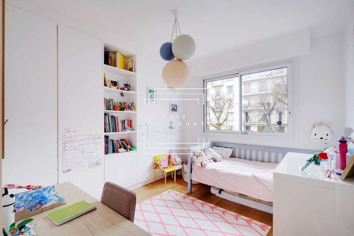 Appartement à NEUILLY-SUR-SEINE