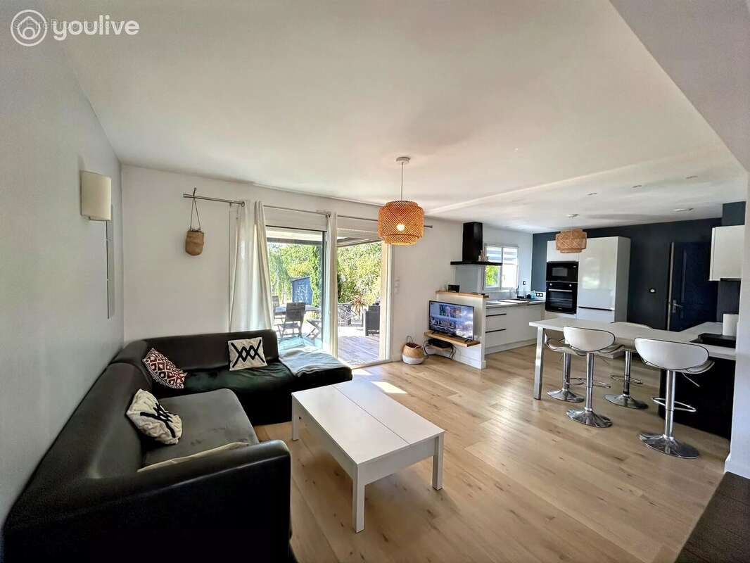 Maison lumineuse avec superbe terrain paysager - photo 4