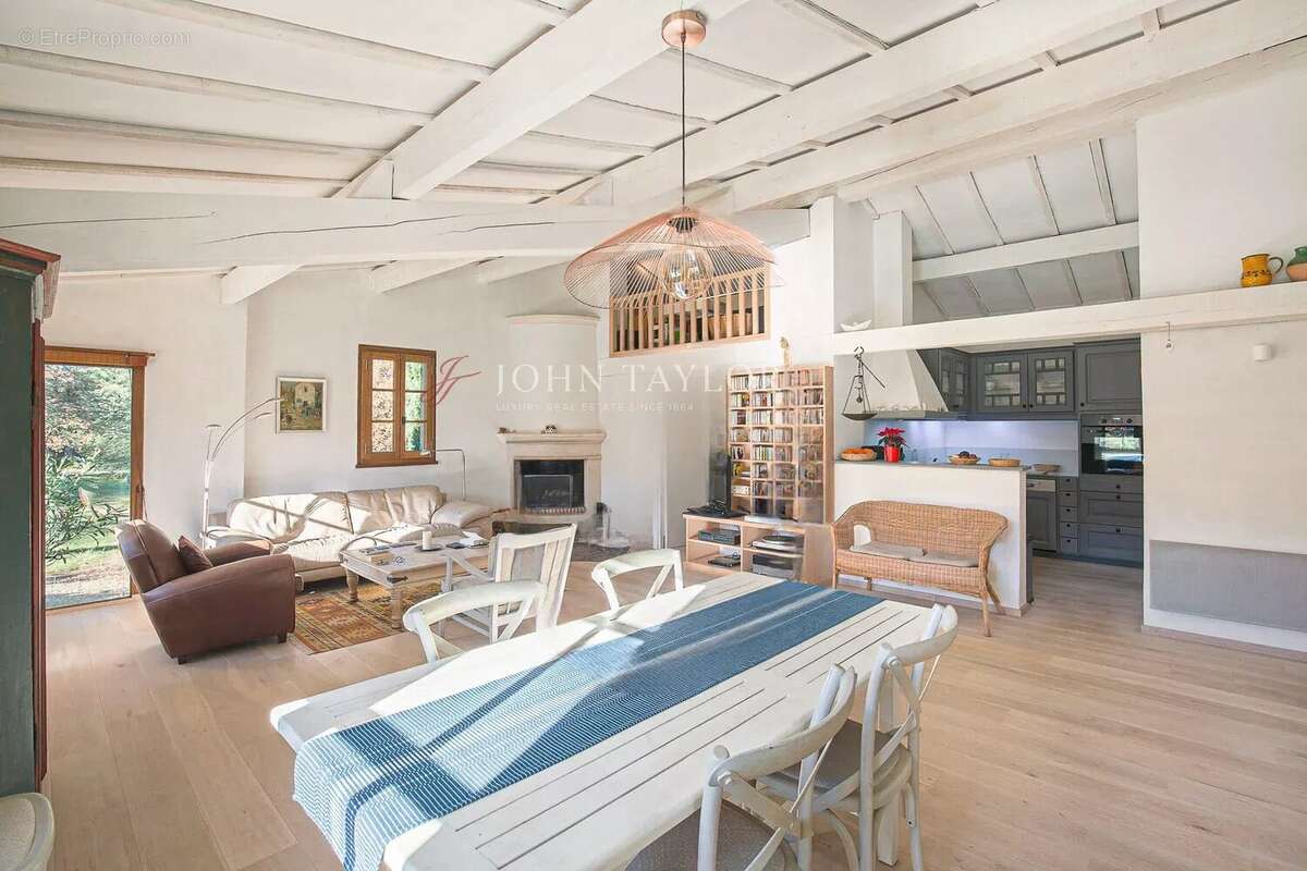 Maison à vendre sur Ménerbes – Vue sur le Luberon, piscine et beau potentiel au calme - photo 14