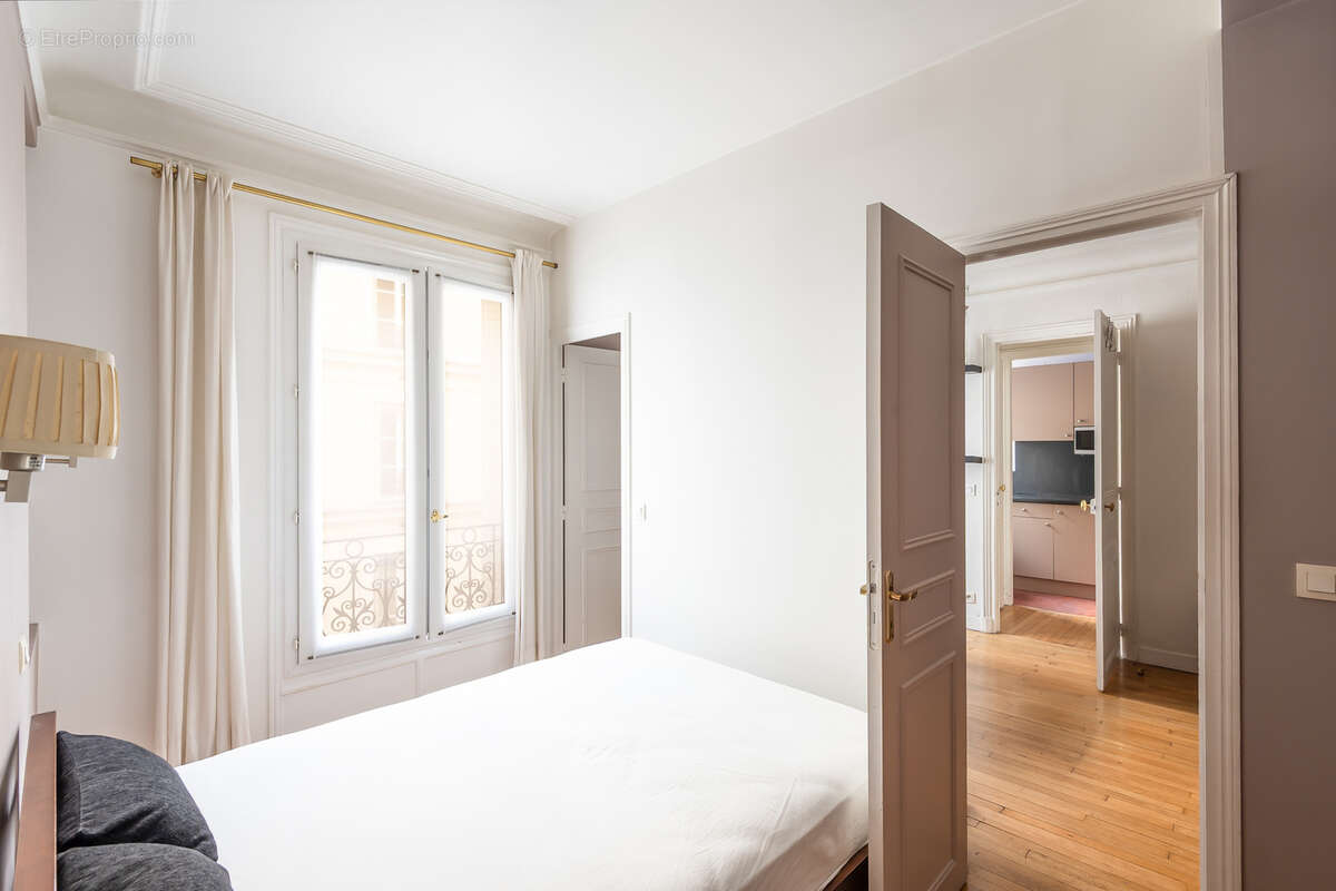 Appartement à PARIS-8E
