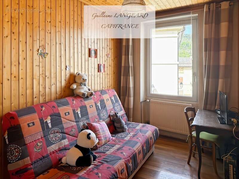 Martignat (01100) - Maison de village en pierres 92 m2, avec dépendances et fort potentiel d'agrandissement - photo 12