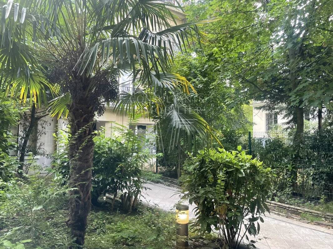 Appartement à NEUILLY-SUR-SEINE