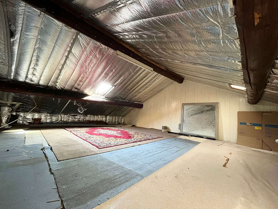Maison à rénover avec grenier et jardin, beau potentiel - photo 9