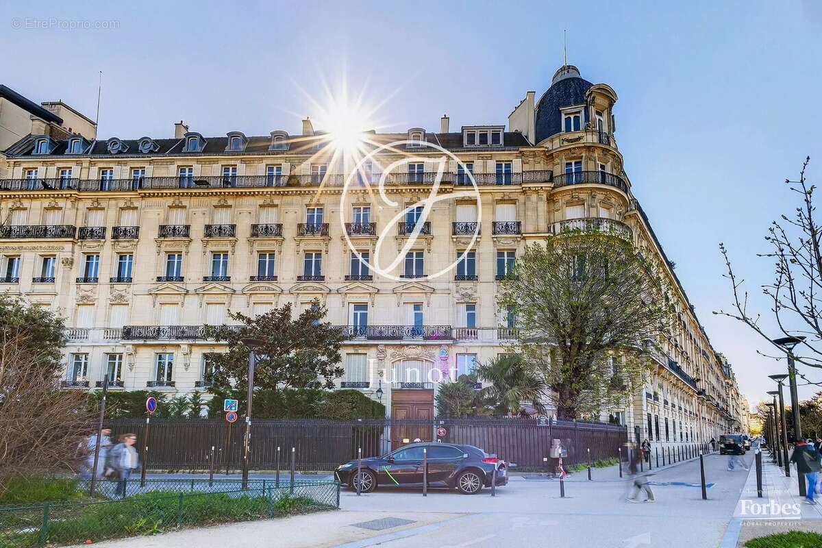 Paris 16e  - FOCH - Appartement d’exception à vendre - 3 pièces -  84,84m² Carrez / 89,15m² au sol - dernier étage -2 chambres - - photo 9