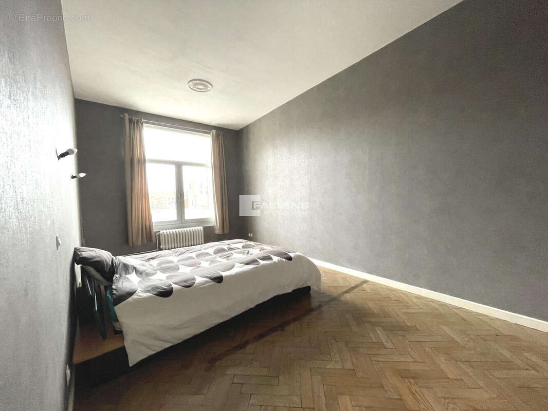 Grande chambre ace parquet chevrons