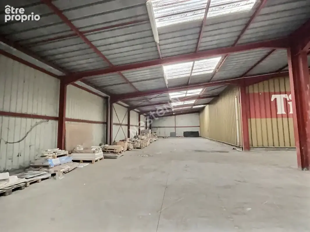 Entrepôt/local industriel 550m² .Proche Zone Leclerc Betting - photo 1