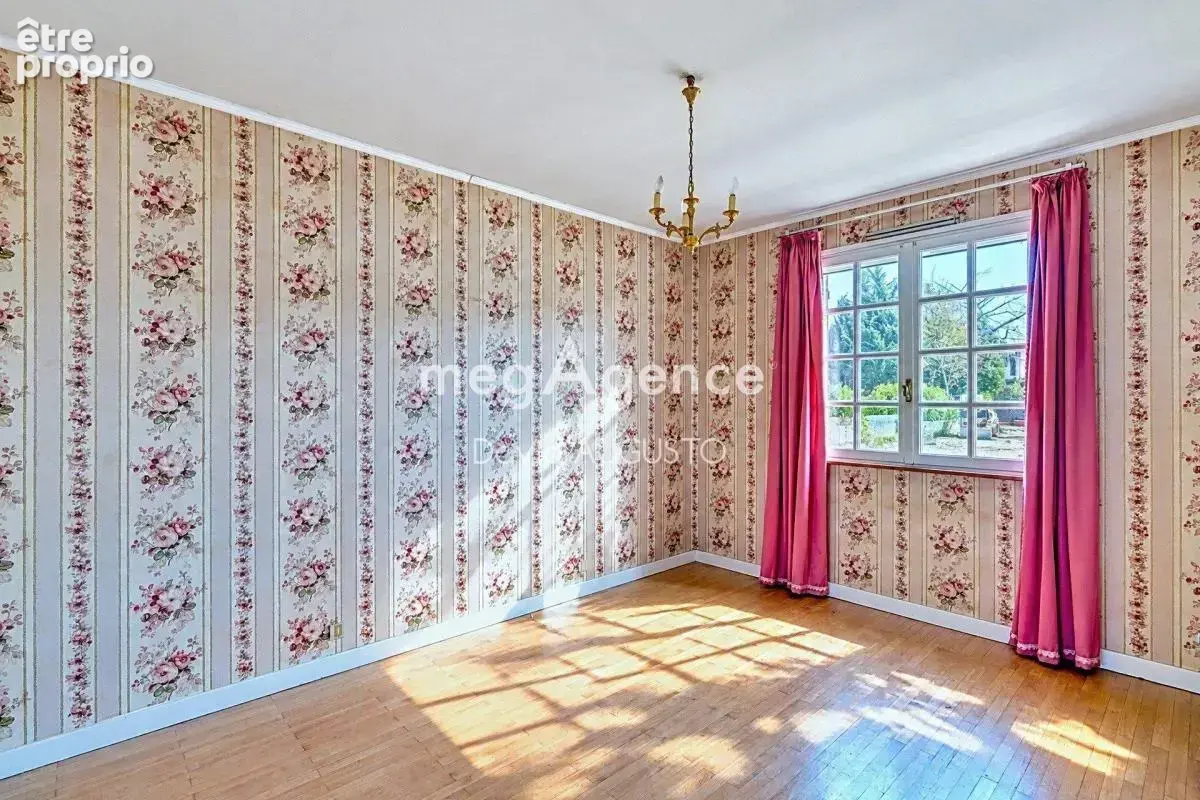 Rare à Tassin le Bourg, maison sur sous-sol complet, terrain de 900m2 - photo 6