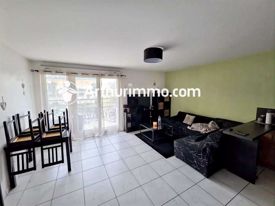 Appartement à SAVIGNY-LE-TEMPLE