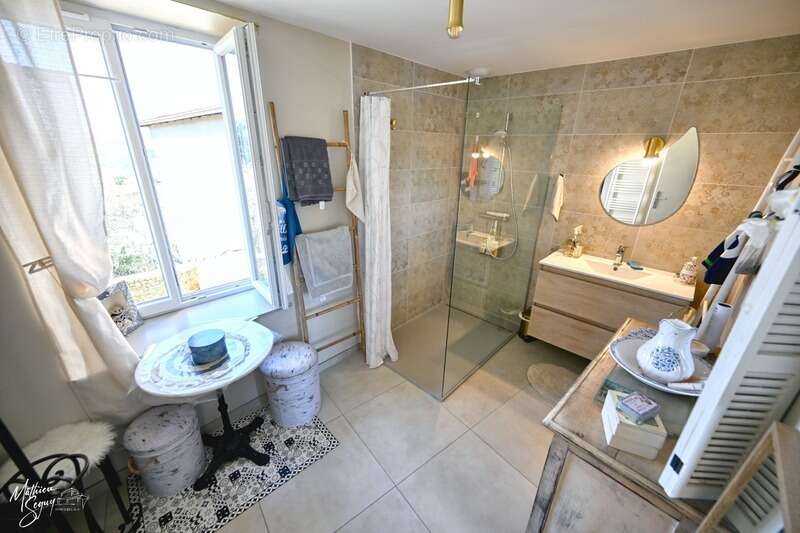 Maison à MONTROMANT