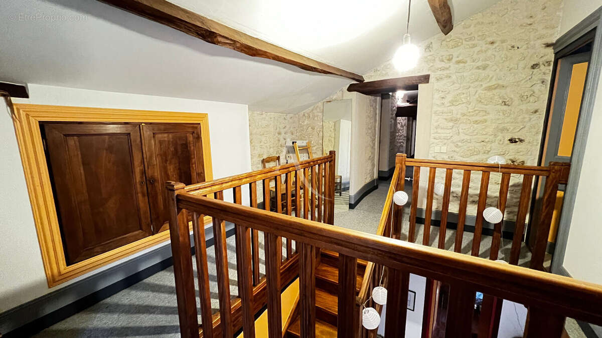Maison Le Gua 9 pièces 6 chambres dépendance - photo 5