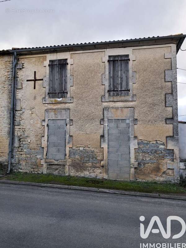 Maison 300 m² à Anville  - photo 2