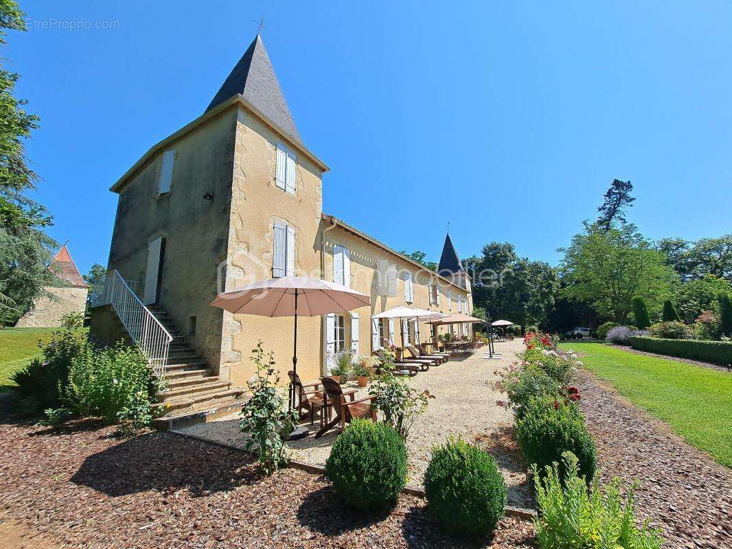 Vivre et rêver en Gascogne : élégante propriété avec gîtes et chambres d’hôtes - photo 2