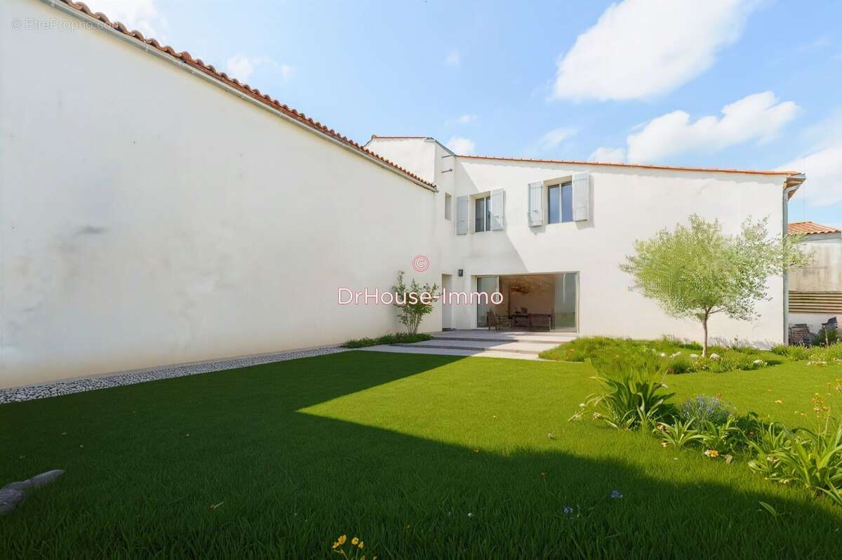 Maison 182 m² à Sainte-Soulle  - photo 4