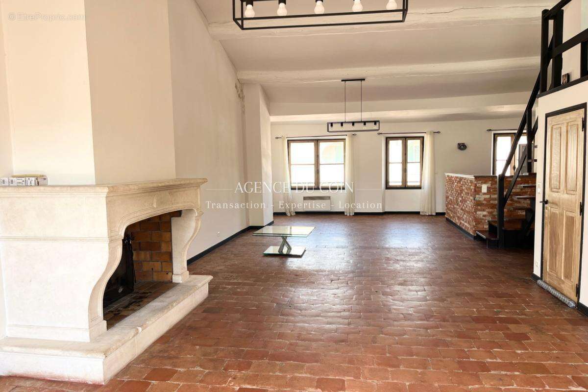 Appartement à LE MUY