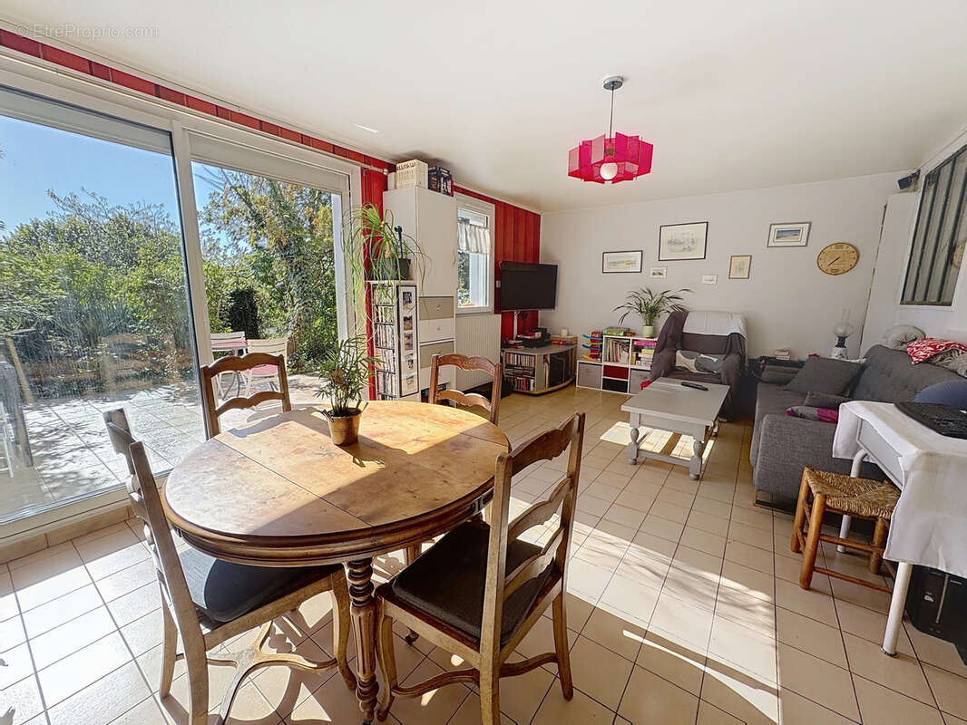 Maison à SAINT-GENIS-LAVAL