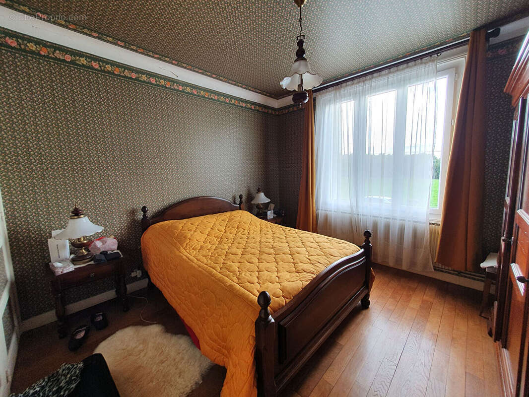 Maison à LA ROCHE-L'ABEILLE