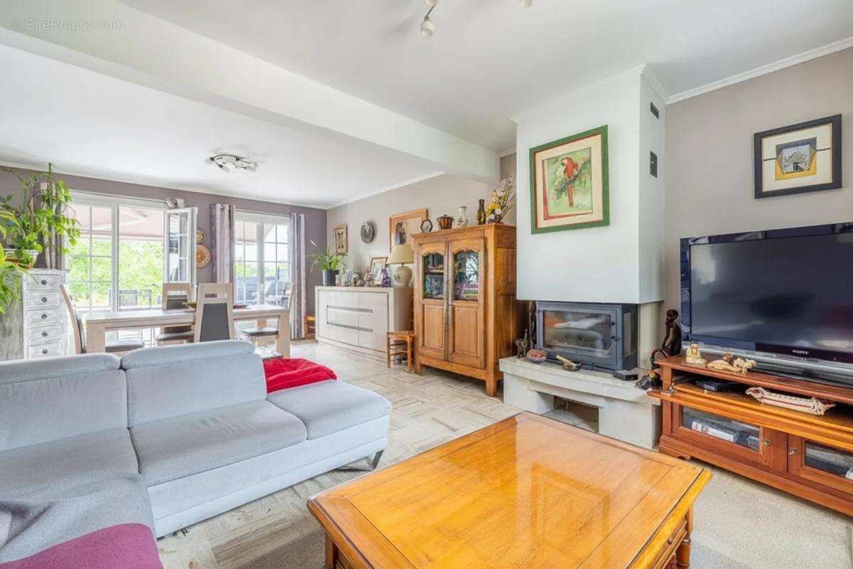 Maison de 5 pièces de 130 m² à Breux-Jouy - photo 2