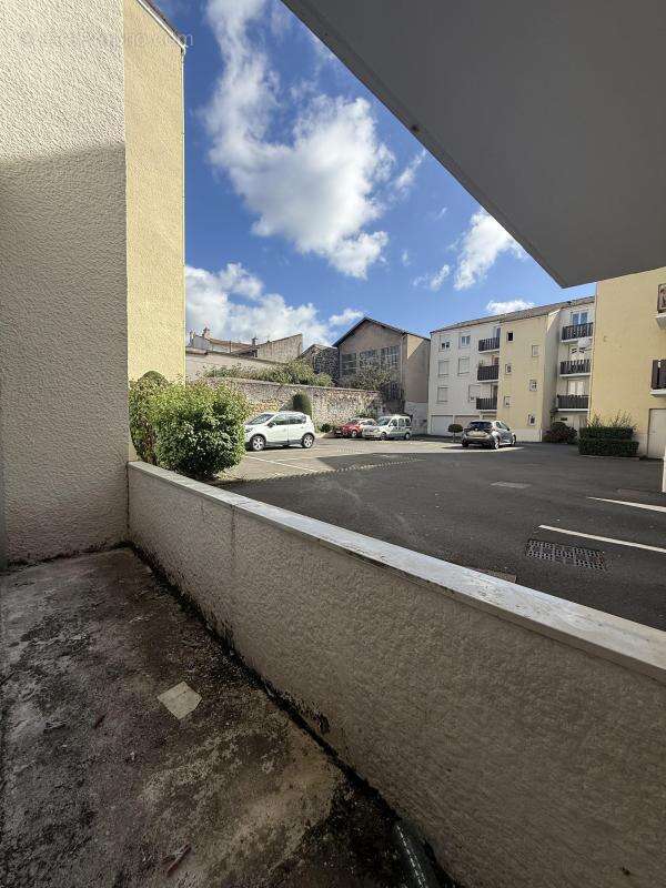 Appartement à LE CHAMBON-FEUGEROLLES