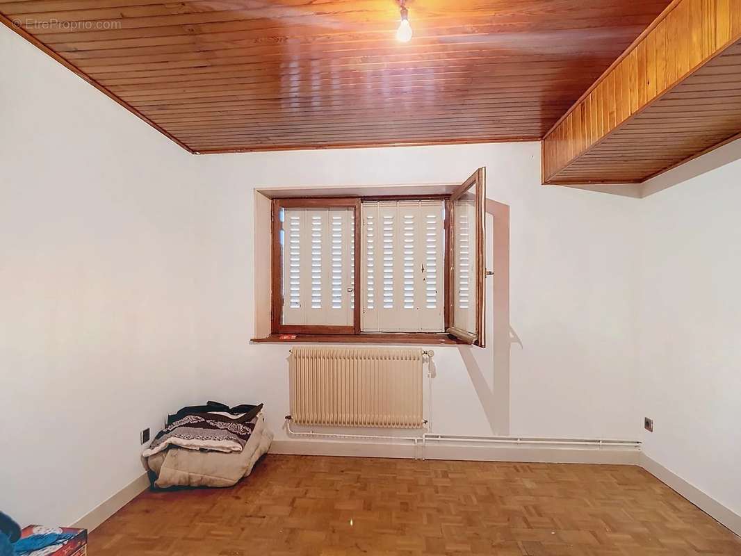 Appartement à LA ROCHE-EN-BRENIL