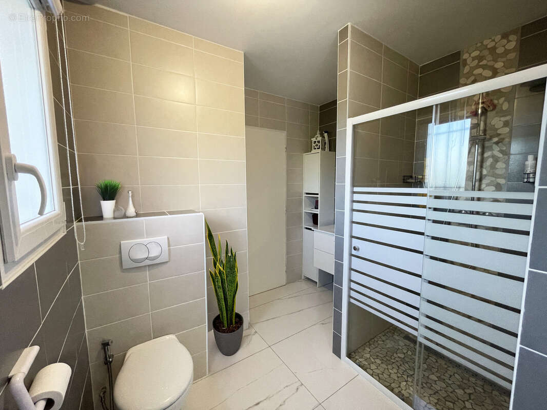 Maison à SALAISE-SUR-SANNE