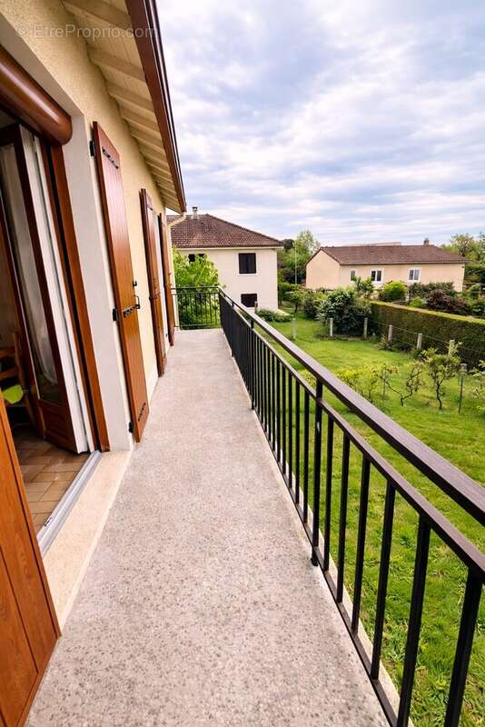 Balcon 1er étage (séjour et cuisine) - Maison à LIMOGES
