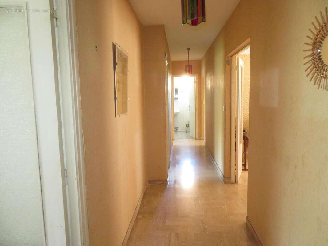   - Appartement à DRAGUIGNAN