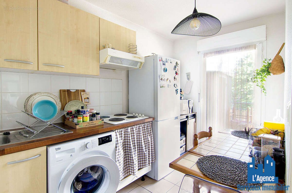 Vendu par l'agence. exclusivité ! mérignac. appartement type 3 de 63 m² avec un balcon de 11m² +  deux places de parking en sous - photo 4