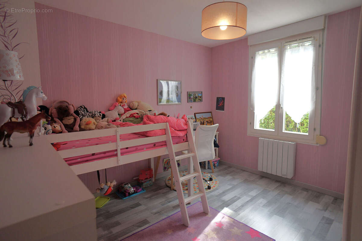 Maison à AILLANT-SUR-THOLON