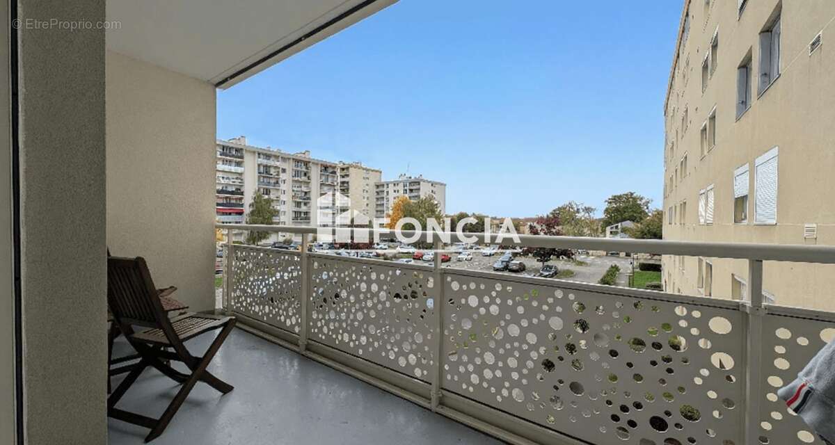 Appartement à CHILLY-MAZARIN