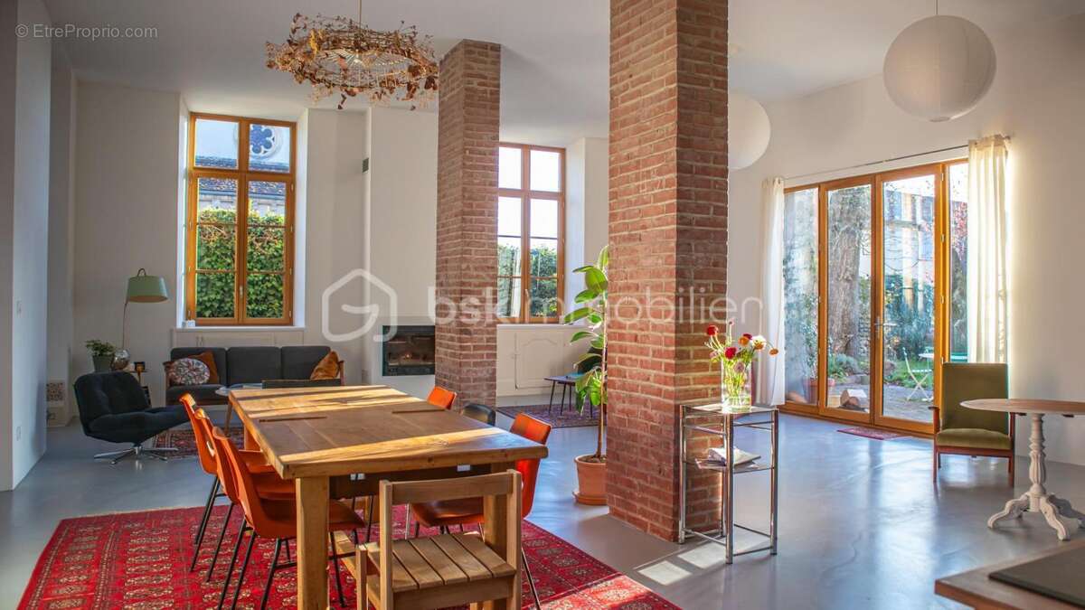 Maison à CHARNECLES