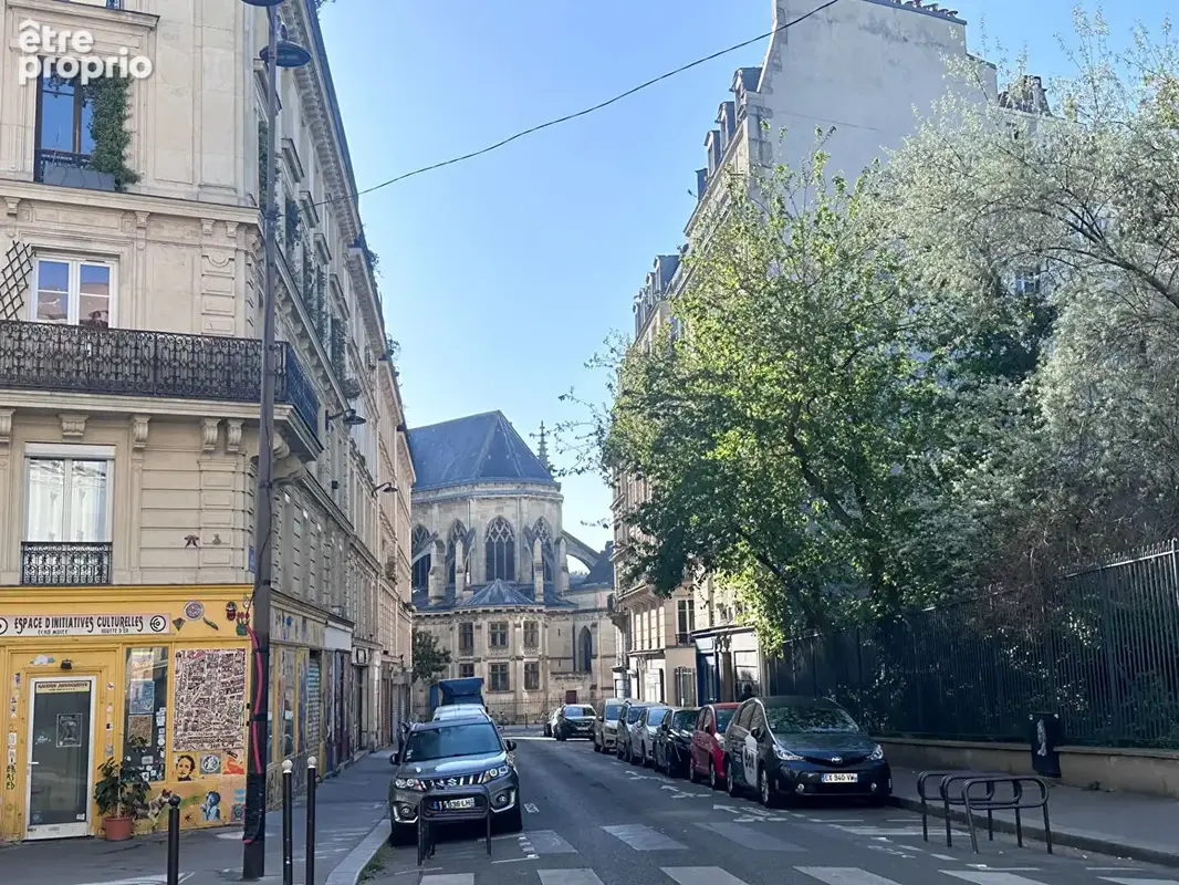 PARIS 18ème - M° CHATEAU-ROUGE - Studio/T1 - 30.28 m2 - photo 8
