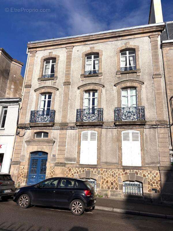 Magnifique Appartement de type Haussmannien 170 m2, cave, garage et parking en plein centre! - photo 16
