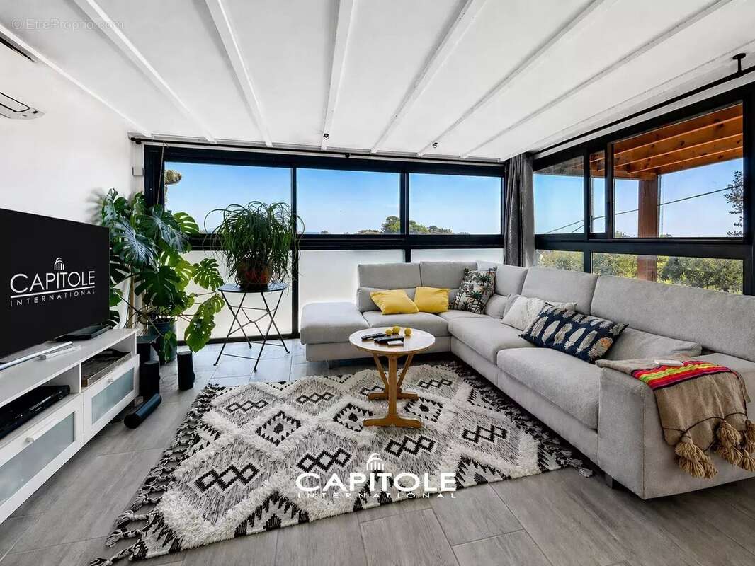 Maison à ROQUEFORT-LES-PINS