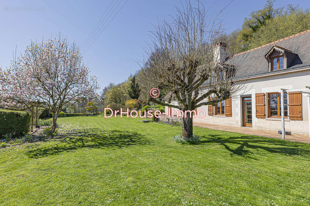 Maison à NEUILLE-LE-LIERRE