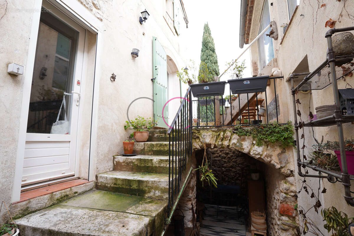 Maison à VENTABREN