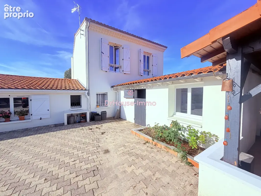Maison 11 pièces 260 m² à vendre à Saint-Laurent-Medoc (33112) - photo 10