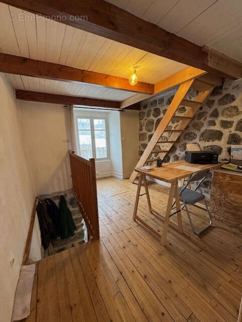 Maison à SAINT-JULIEN-CHAPTEUIL