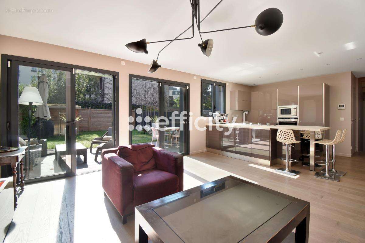 Maison à LA GARENNE-COLOMBES