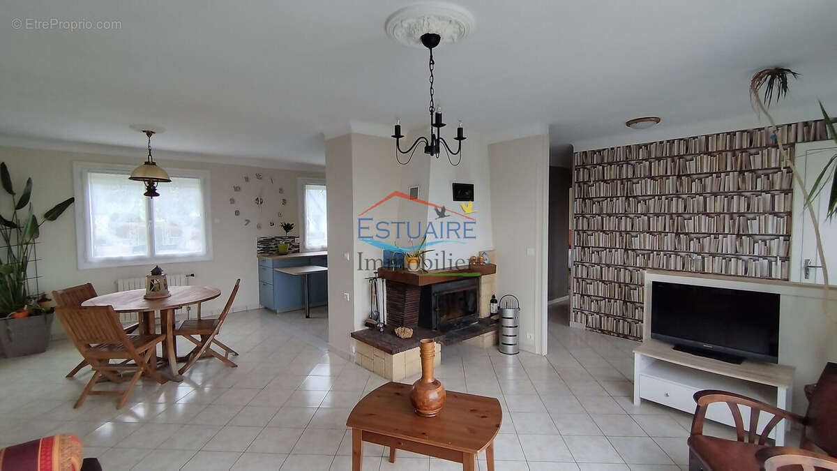 Maison à SAINT-ETIENNE-DE-MONTLUC