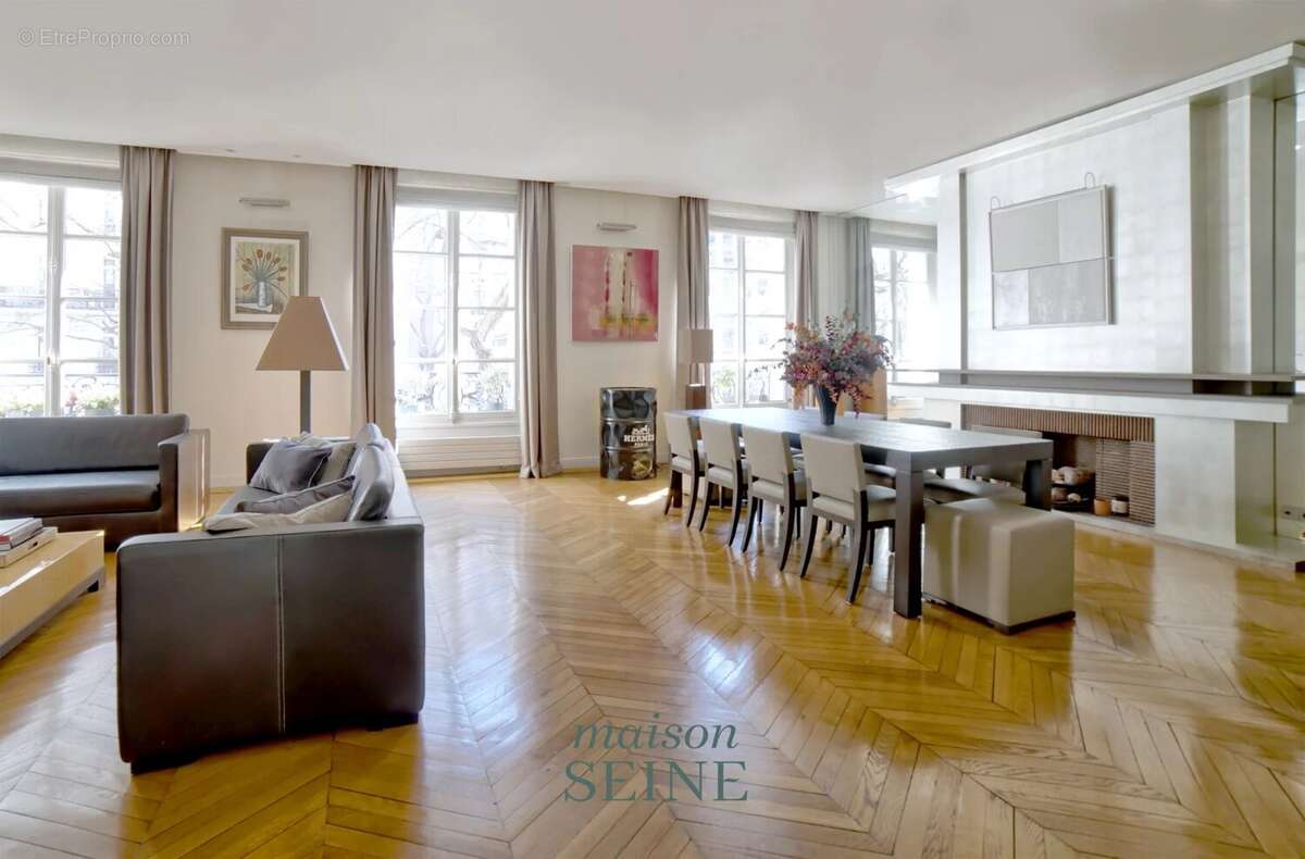 Appartement à PARIS-17E