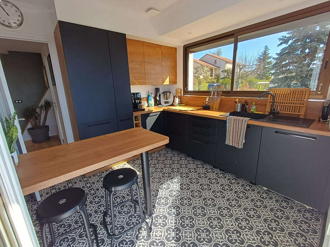 Maison Cournon D Auvergne 7 pièce(s) 165 m2 - photo 3