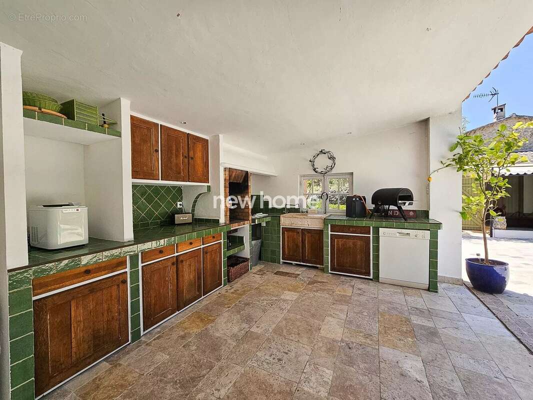Magnifique bastide en pierre avec jardin clos et belle piscine avec cuisine d?été - photo 11