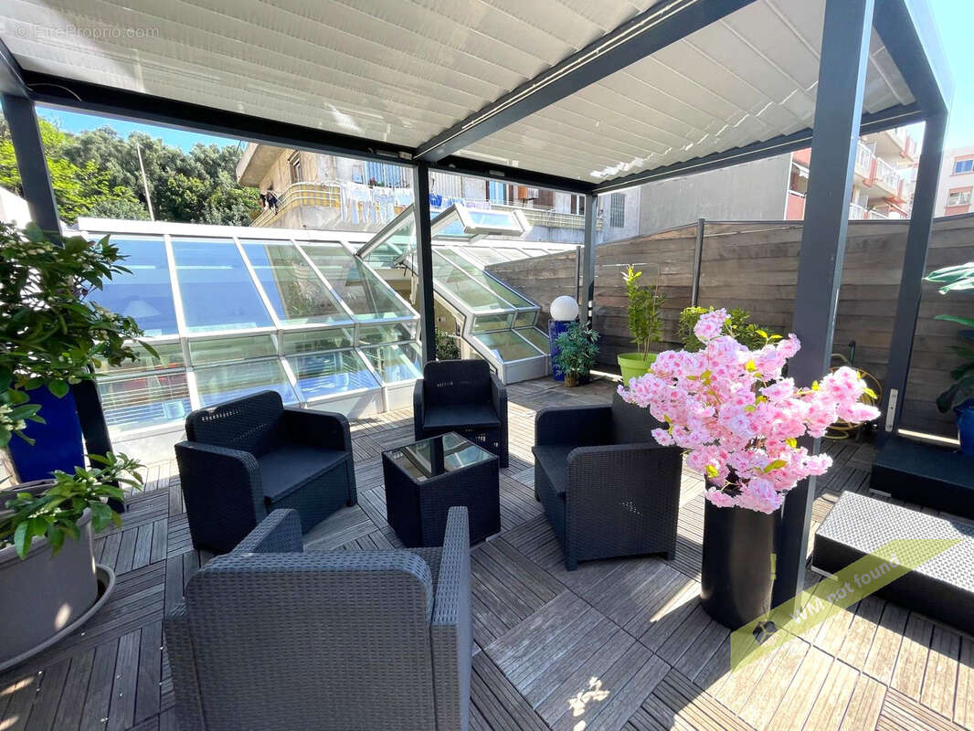NICE LE PORT / Bas Mont-Boron - Magnifique Loft de 120 m2 hab ouvert sur 2 terrasses aménagées de 110 m2 - photo 4